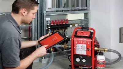 Sprężarka płucząca ROPULS eDM firmy ROTHENBERGER — system grzewczy i instalacja wody pitnej będą czyste