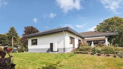 Budynki jednorodzinne z pompą ciepła, fotowoltaiką i magazynami energii elektrycznej